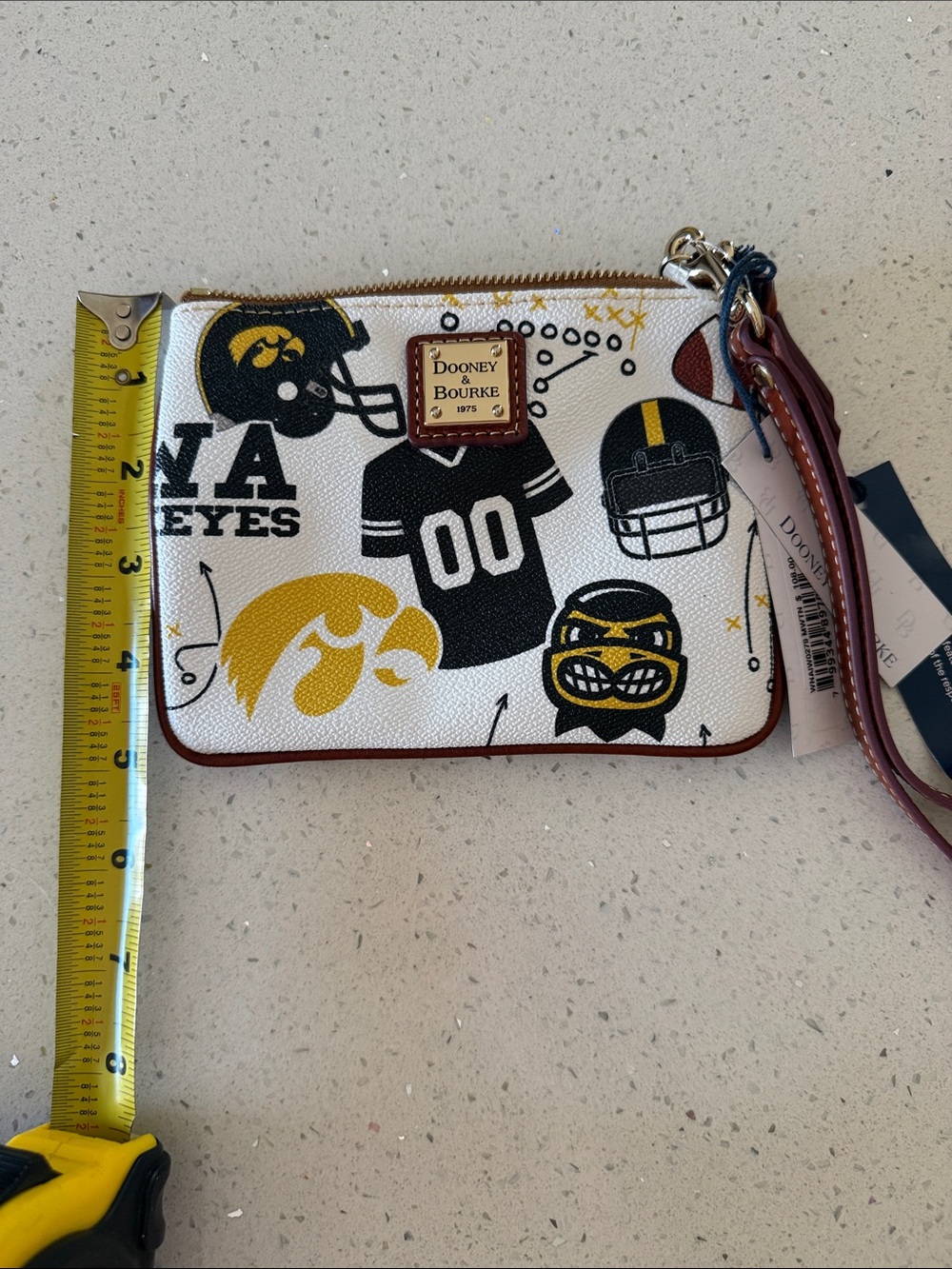 NWT: Dooney & Bourke White/Black/Gold Iowa Hawkeyes Zip Wristlet - Picture 7 of 7